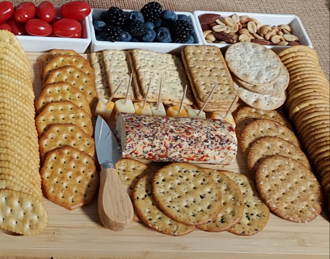 Spreadable Cheese & Crackers  w/ Berries, Tomatoes 🍅 & Nuts 🥜